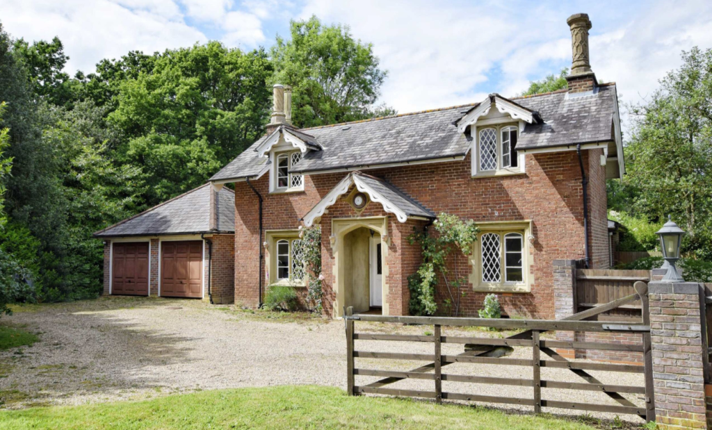 PRIVATE GATED DEVELOPMENT OF 5 GRADE 2 LISTED HOUSES AT BROXBOURNE GOLF AND COUNTRY CLUB