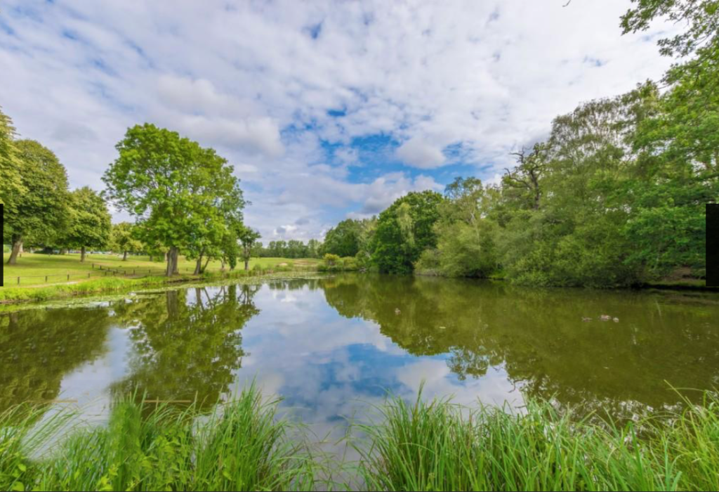 PRIVATE GATED DEVELOPMENT OF 5 GRADE 2 LISTED HOUSES AT BROXBOURNE GOLF AND COUNTRY CLUB