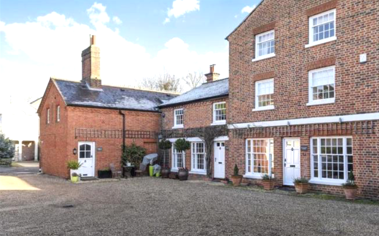 PRIVATE GATED DEVELOPMENT OF 5 GRADE 2 LISTED HOUSES AT BROXBOURNE GOLF AND COUNTRY CLUB