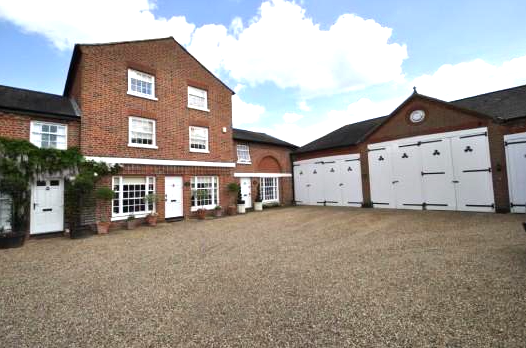 PRIVATE GATED DEVELOPMENT OF 5 GRADE 2 LISTED HOUSES AT BROXBOURNE GOLF AND COUNTRY CLUB