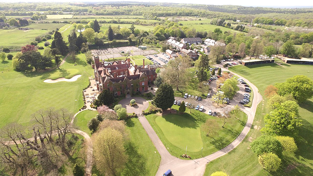 thgcc-golf-and-country-1 PRIVATE GATED DEVELOPMENT OF 5 GRADE 2 LISTED HOUSES AT BROXBOURNE GOLF AND COUNTRY CLUB