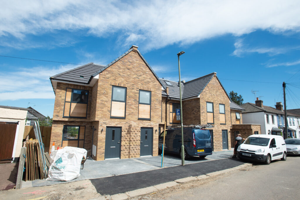 5 NEW BUILD TOWNHOUSES IN BARNET NORTH LONDON